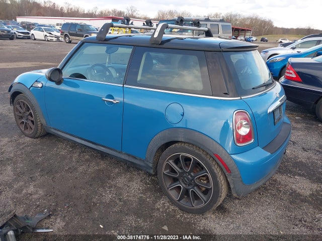 2012 MINI COOPER WMWSU3C59CT540615 Photo 2