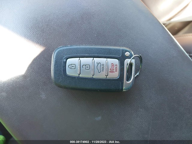 Продаж на аукціоні авто 2013 Hyundai Genesis 3.8, vin: KMHGC4DD1DU224740, номер лоту: 38174902