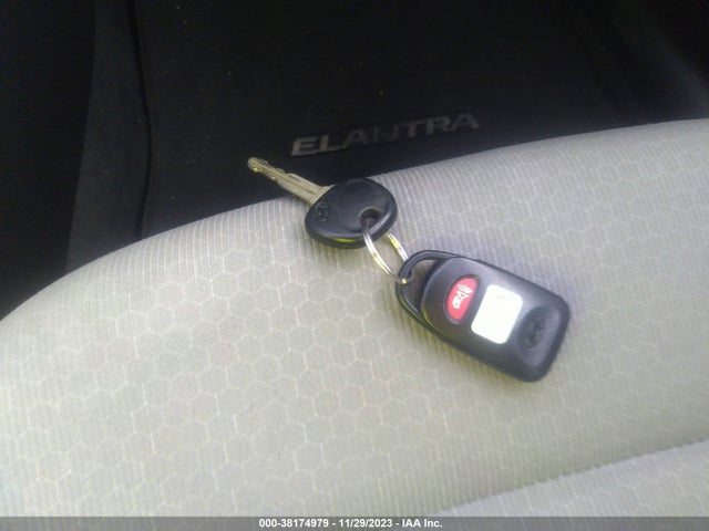 Hyundai ELANTRA SE 2017 5NPD84LF0HH001942 Image 11