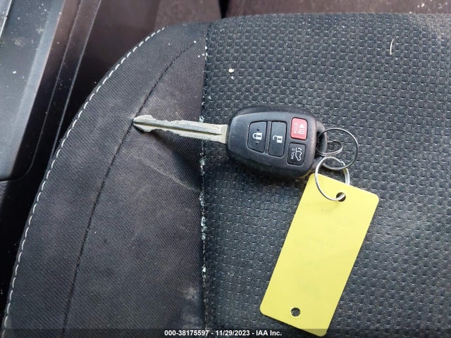 2016 TOYOTA RAV4 XLE VIN: JTMWFREV5GJ098190