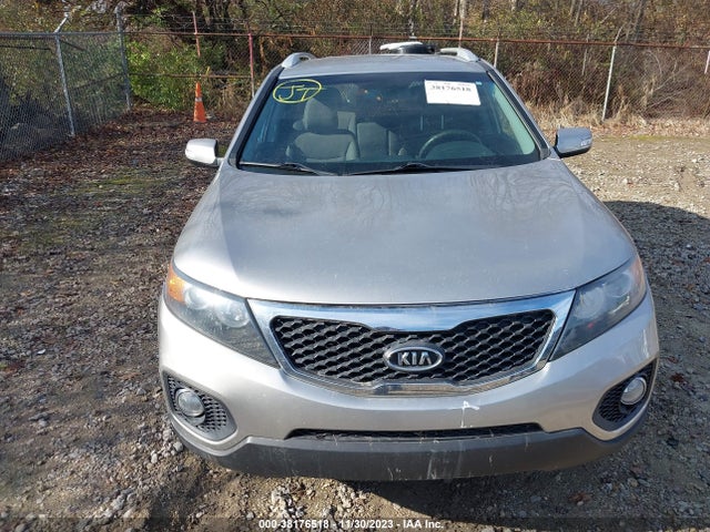 2013 KIA SORENTO LX V6 VIN: 5XYKT4A25DG418934