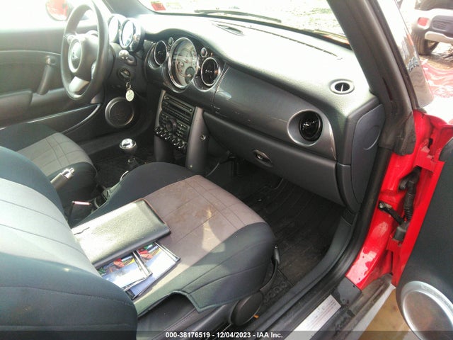 2005 MINI COOPER S WMWRH33465TF82577 Photo 4