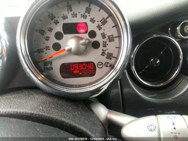 2005 MINI COOPER S WMWRH33465TF82577 Photo 6