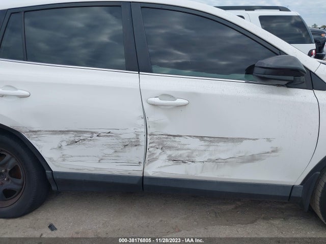 Toyota RAV4 LE 2018 2T3ZFREV3JW493071 Image 13