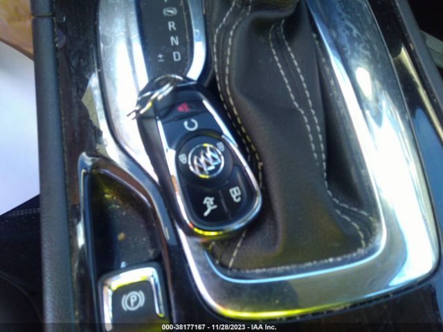 W04GV8SX9J1130812 Buick Regal Tourx Essence