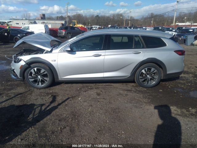 W04GV8SX9J1130812 Buick Regal Tourx Essence