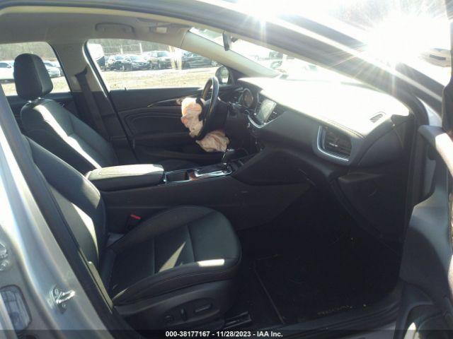 W04GV8SX9J1130812 Buick Regal Tourx Essence