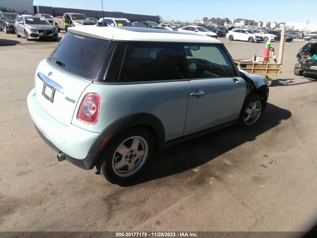 2011 MINI COOPER WMWSU3C58BT097534 Photo 3
