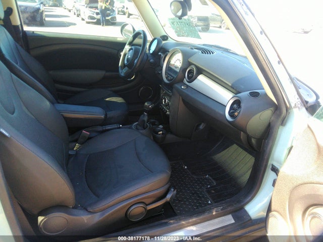 2011 MINI COOPER WMWSU3C58BT097534 Photo 4