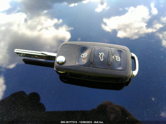 2010 VOLKSWAGEN EOS KOMFORT VIN: WVWBA7AH0AV016612