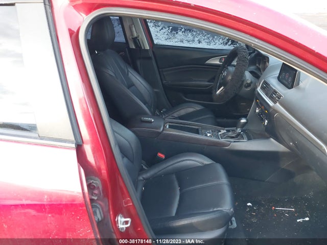 3MZBN1V33JM256261 Mazda Mazda3 Touring