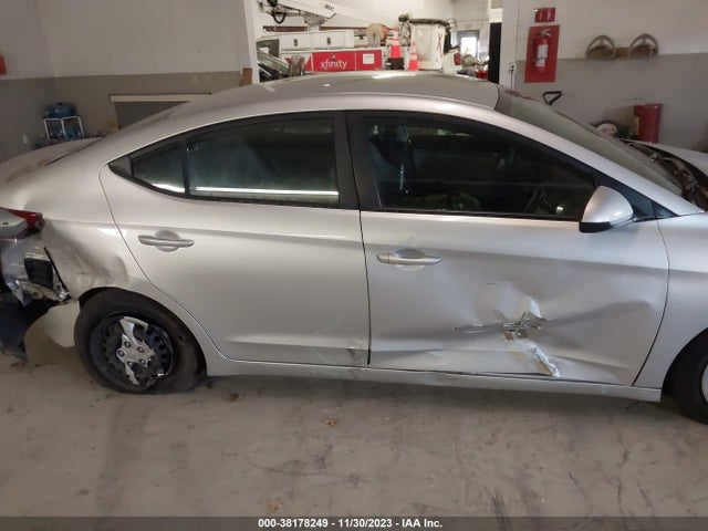 Hyundai ELANTRA SE 2018 5NPD74LF7JH282825 Image 13