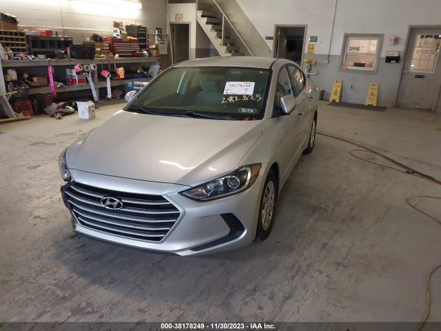 Hyundai ELANTRA SE 2018 5NPD74LF7JH282825 Image 2