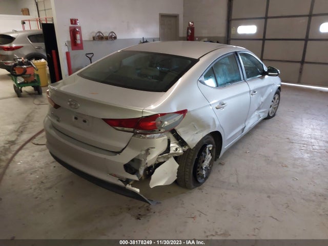 Hyundai ELANTRA SE 2018 5NPD74LF7JH282825 Image 4