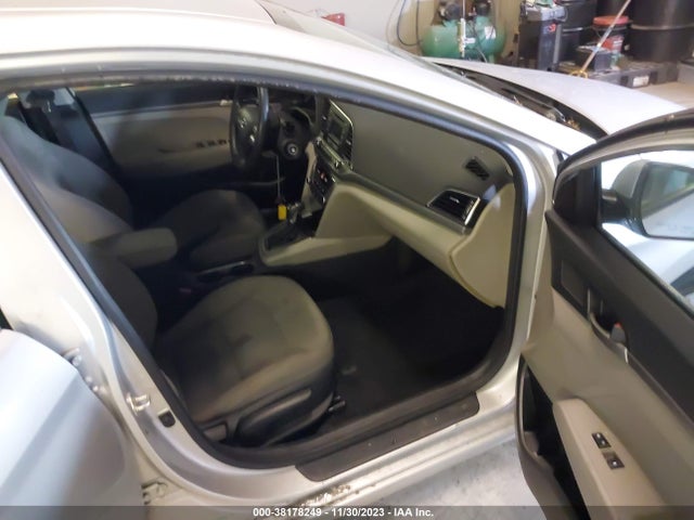 Hyundai ELANTRA SE 2018 5NPD74LF7JH282825 Image 5