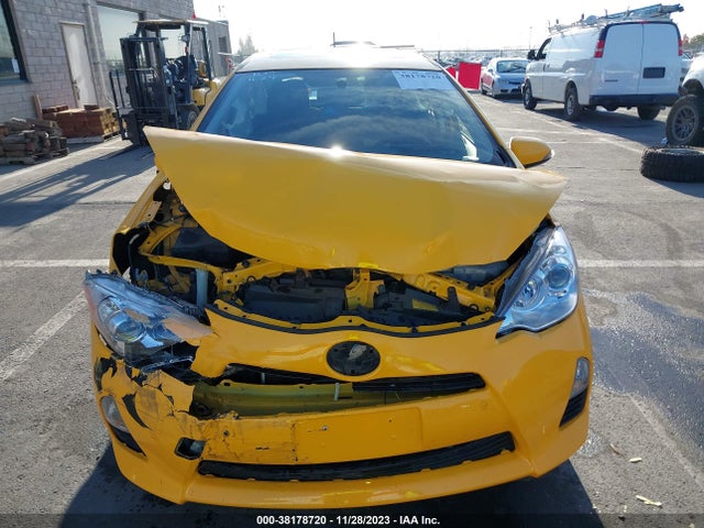 Toyota Prius C Three 2014 JTDKDTB32E1079582 Image 29