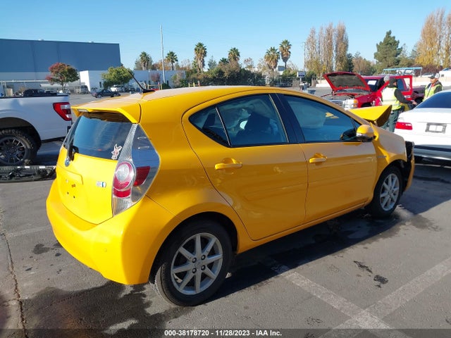 Toyota Prius C Three 2014 JTDKDTB32E1079582 Image 21