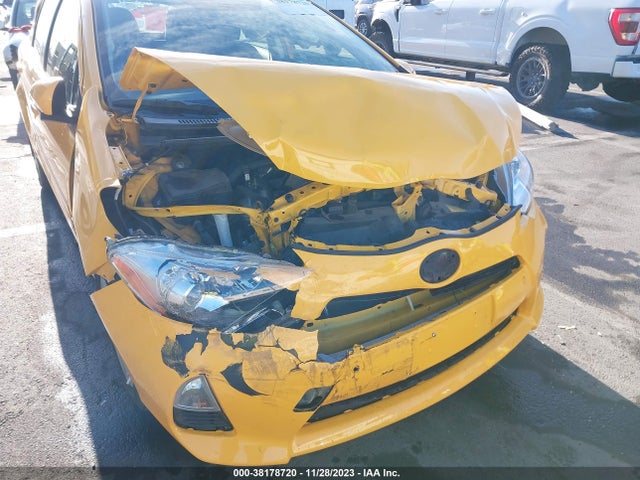 Toyota Prius C Three 2014 JTDKDTB32E1079582 Image 23