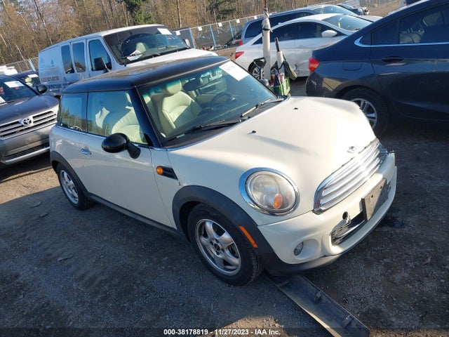 2011 MINI COOPER WMWSU3C53BTX96957 Photo 0