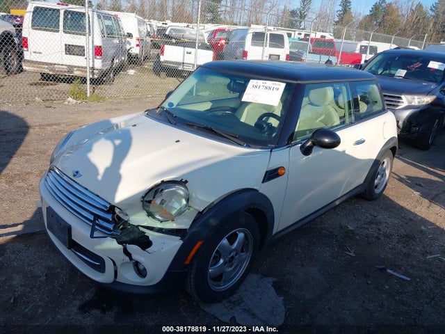 2011 MINI COOPER WMWSU3C53BTX96957 Photo 1