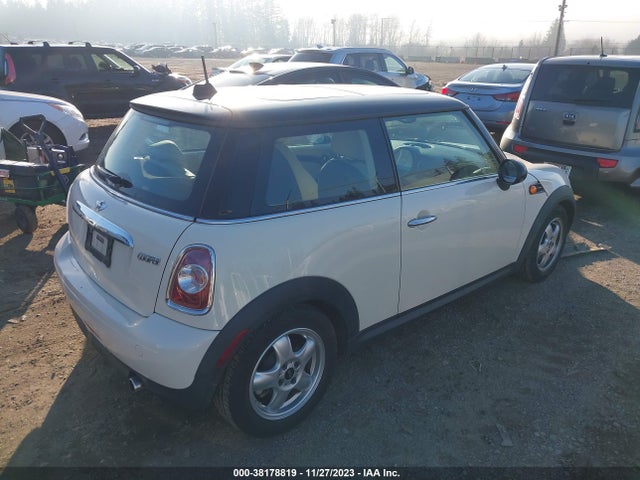 2011 MINI COOPER WMWSU3C53BTX96957 Photo 3