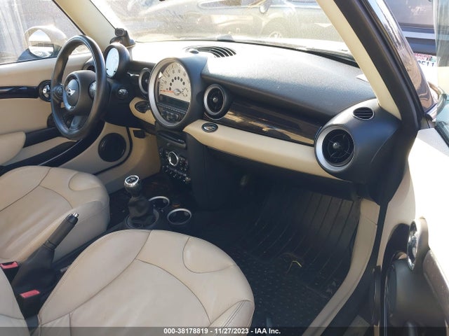 2011 MINI COOPER WMWSU3C53BTX96957 Photo 4