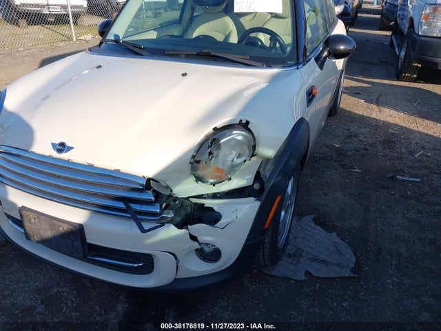 2011 MINI COOPER WMWSU3C53BTX96957 Photo 5