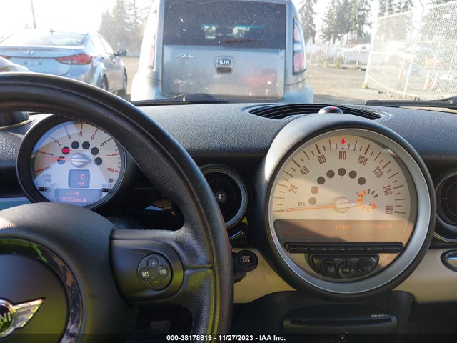 2011 MINI COOPER WMWSU3C53BTX96957 Photo 6