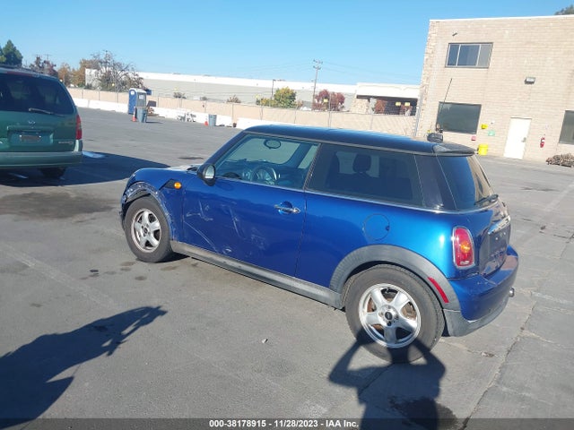 2007 MINI COOPER WMWMF33557TT53896 Photo 2