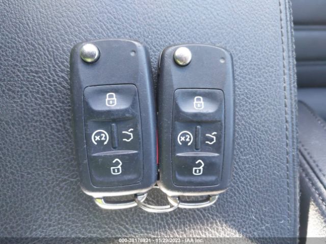 2017 VOLKSWAGEN PASSAT 1VWCT7A37HC052710 Photo 10