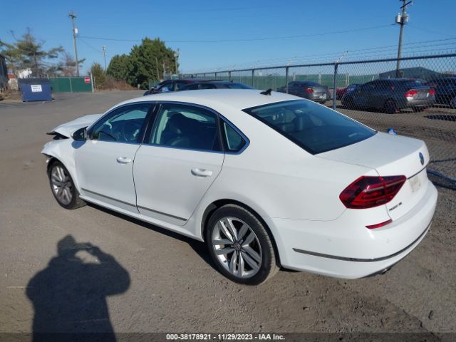 2017 VOLKSWAGEN PASSAT 1VWCT7A37HC052710 Photo 2