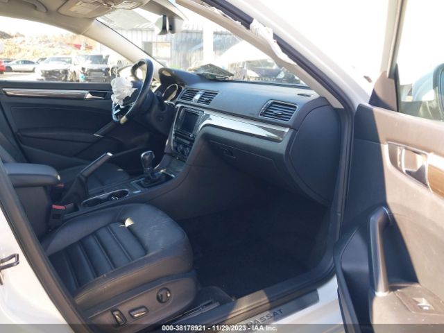 2017 VOLKSWAGEN PASSAT 1VWCT7A37HC052710 Photo 4