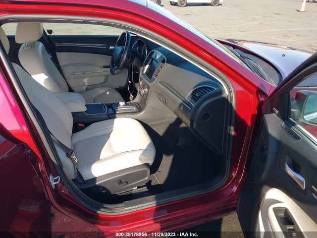 Chrysler 300 Touring 2019 2C3CCAAG3KH738948 Image 5