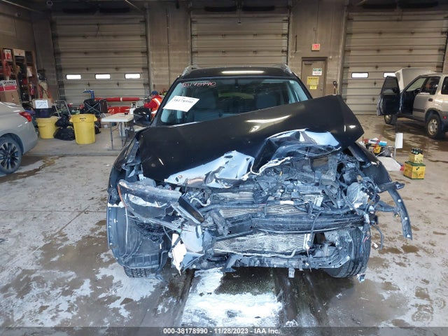 2018 NISSAN ROGUE SV VIN: KNMAT2MV1JP505549