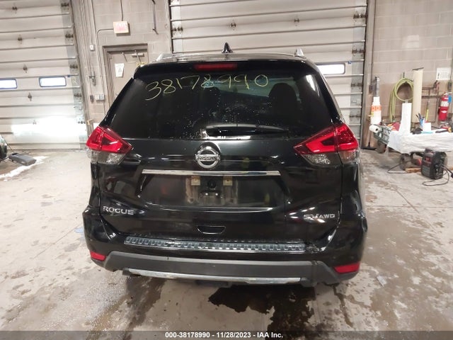 2018 NISSAN ROGUE SV VIN: KNMAT2MV1JP505549