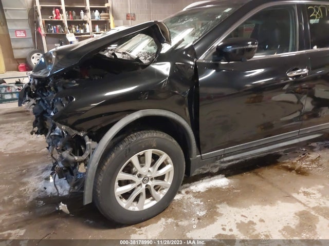 2018 NISSAN ROGUE SV VIN: KNMAT2MV1JP505549