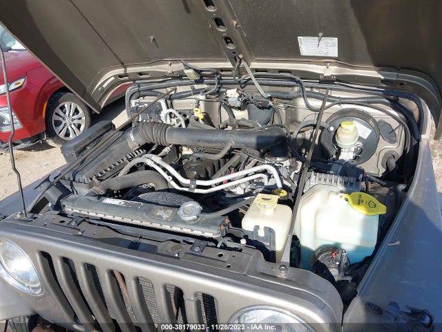 2004 JEEP WRANGLER SAHARA VIN: 1J4FA59S84P770835