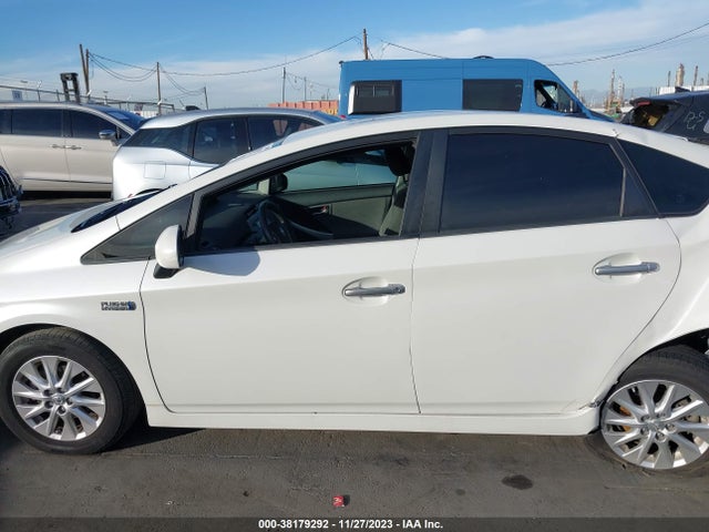 Toyota PRIUS PLUG-IN 2015 JTDKN3DP4F3070644 Image 14