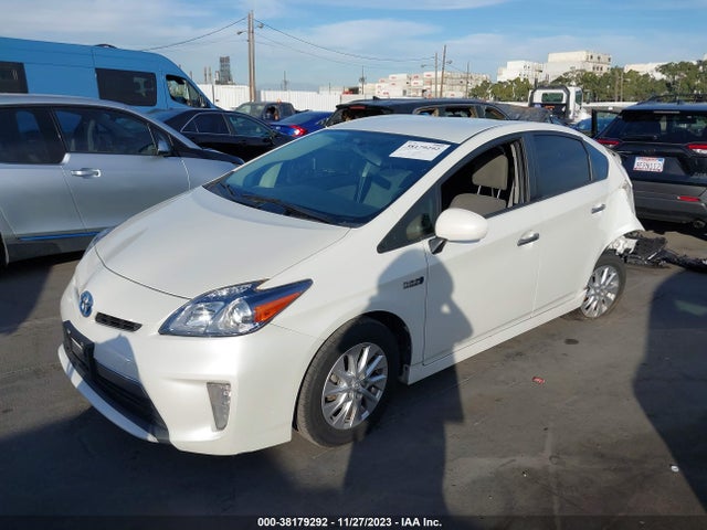 Toyota PRIUS PLUG-IN 2015 JTDKN3DP4F3070644 Image 2