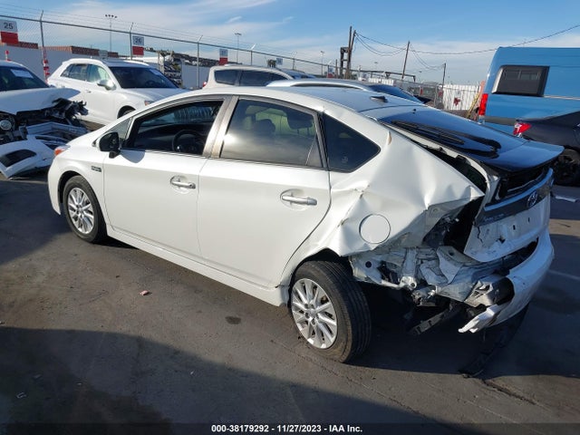 Toyota PRIUS PLUG-IN 2015 JTDKN3DP4F3070644 Image 3