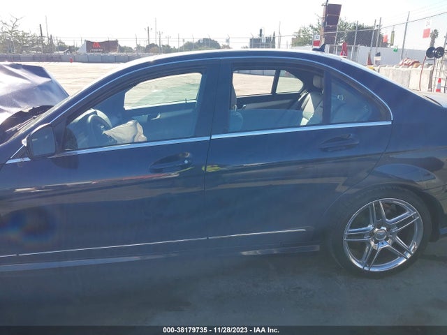 2008 MERCEDES-BENZ C 300 SPORT/LUXURY/ VIN: WDDGF54X18F070834