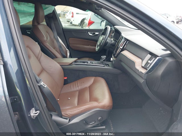 2021 VOLVO XC60 T5 MOMENTUM VIN: YV4102RK7M1829407