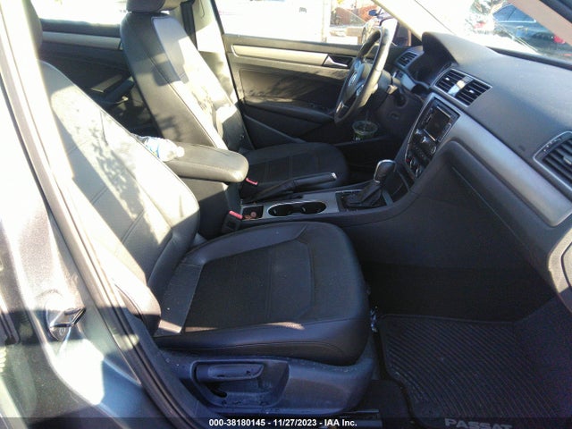 1VWBT7A3XEC047492 Volkswagen Passat 1.8t Se