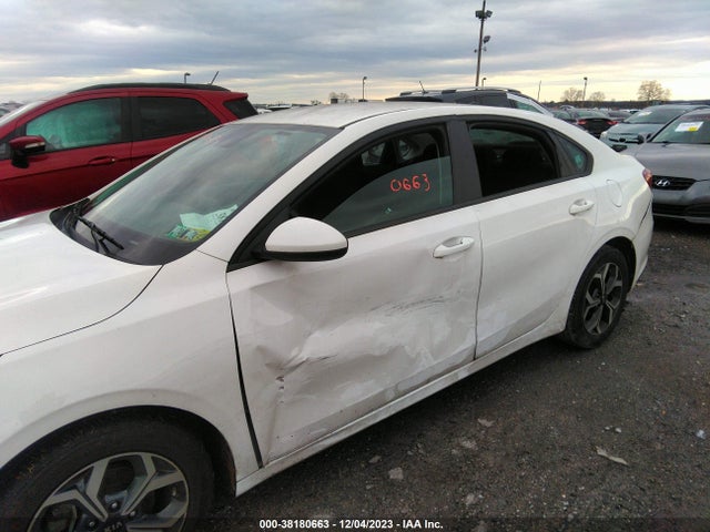 2019 KIA FORTE LXS VIN: 3KPF24ADXKE104843
