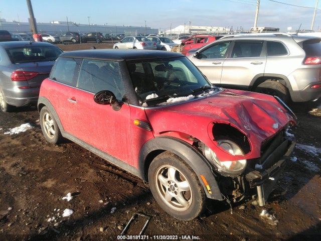 2008 MINI COOPER WMWMF33598TU64632 Photo 0