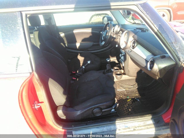 2008 MINI COOPER WMWMF33598TU64632 Photo 4