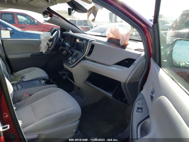 2018 TOYOTA SIENNA LE 8 PASSENGER VIN: 5TDKZ3DCXJS933648