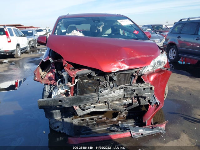 2018 TOYOTA SIENNA LE 8 PASSENGER VIN: 5TDKZ3DCXJS933648