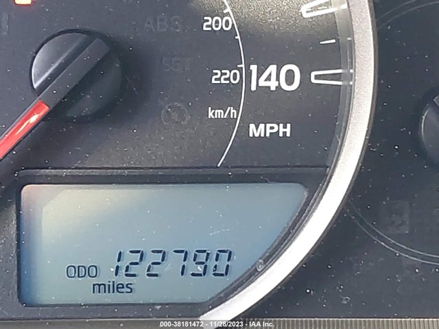 2014 TOYOTA RAV4 XLE VIN: 2T3RFREV2EW143002