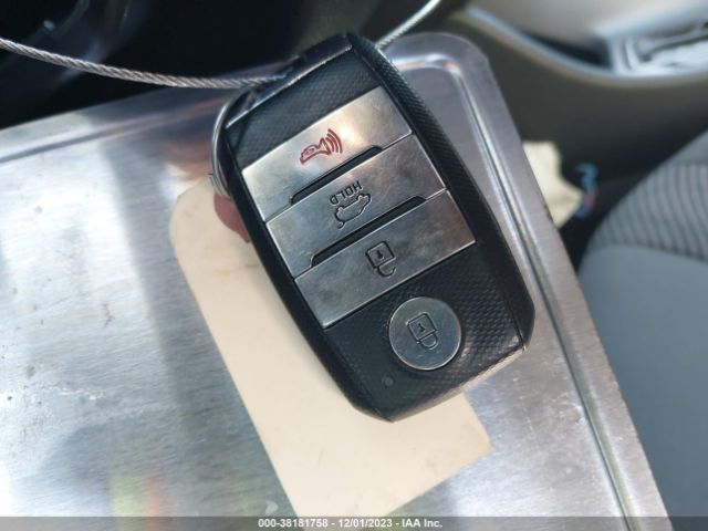 KNDCB3LC2K5233544 KIA NIRO LX